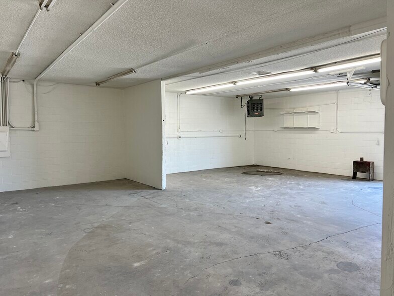 More Photos Of 147 N Gilbert St, Hemet Flex For Sale