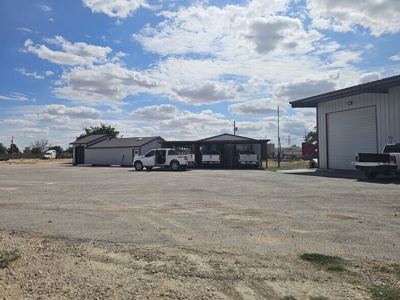 More Photos Of 11010 W Joan Dr, Odessa Warehouse For Sale