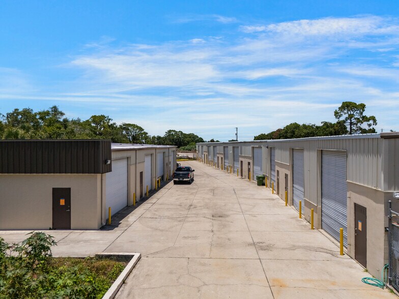 More Photos Of 2221 8th St, Sarasota Warehouse For Lease