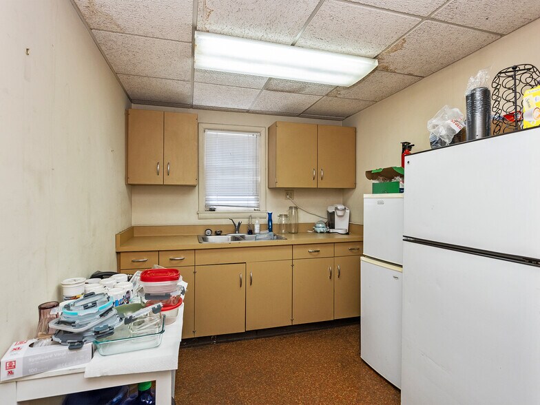 More Photos Of 4708-4710 W Magnolia Blvd., Burbank General Retail For Sale