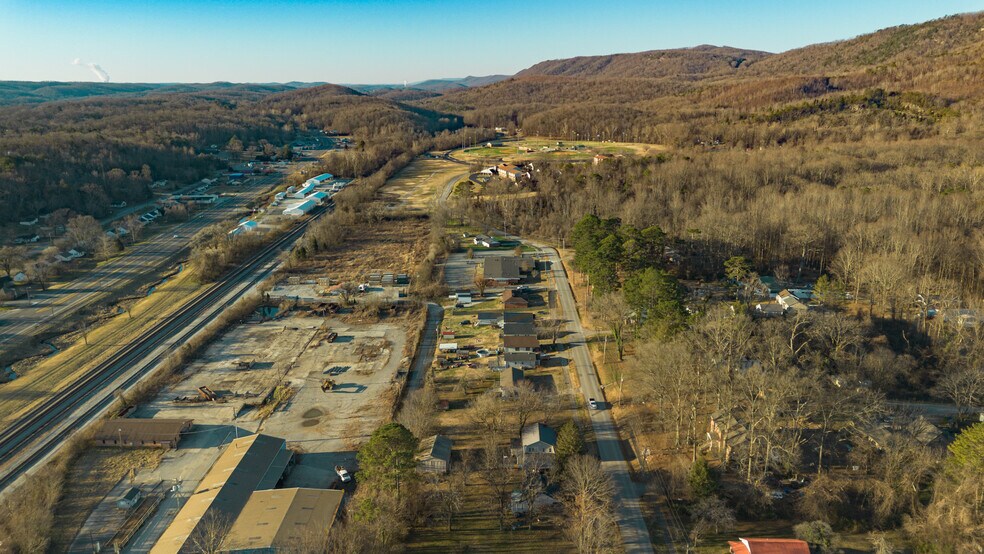 More Photos Of 450 S Chamberlain Ave, Rockwood Office For Sale