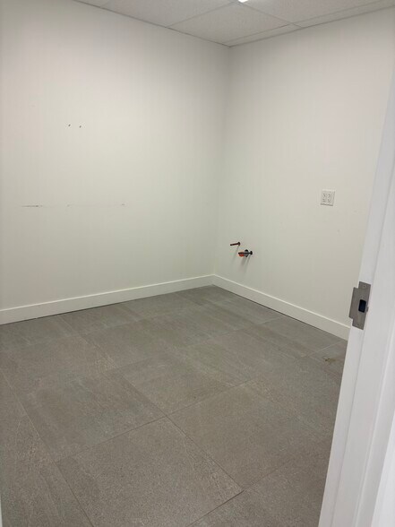 More Photos Of 1480 St Jarry E, Montréal General Retail For Lease