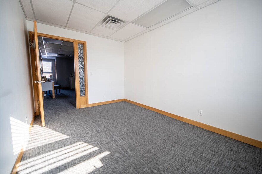 More Photos Of 2504 Ardmore St SE, Grand Rapids Office For Sale