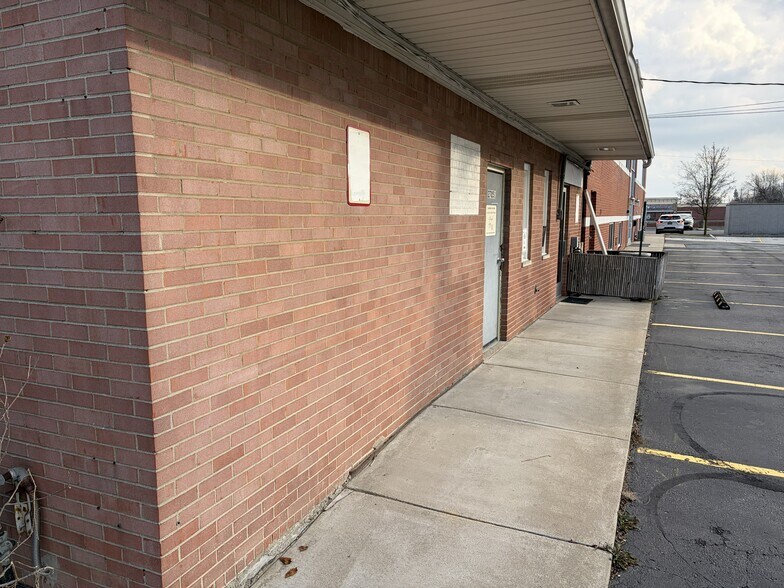 More Photos Of 27051 Southfield Rd, Lathrup Village Freestanding For Sale