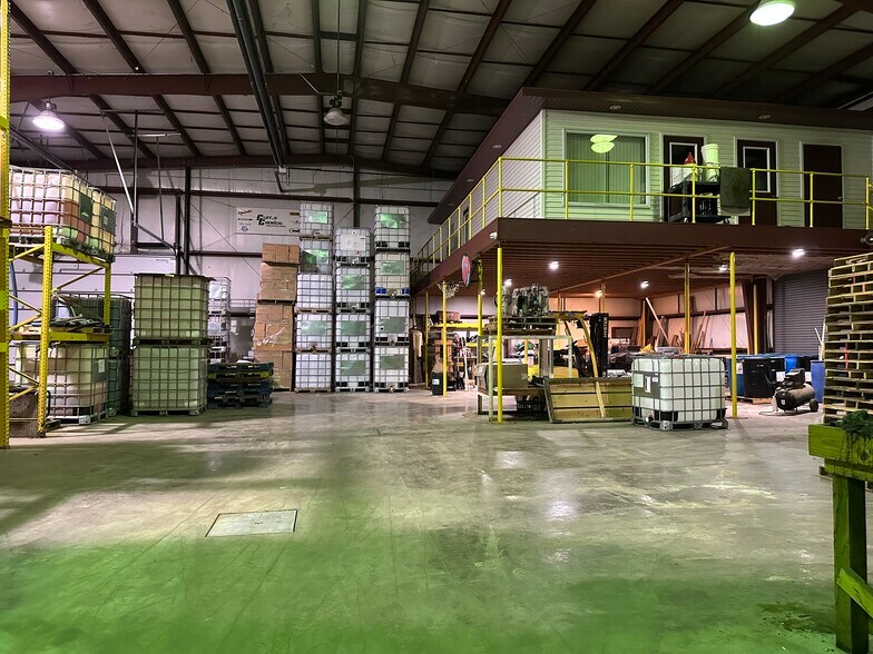 More Photos Of 160 S Locust St, Chebanse Distribution For Sale