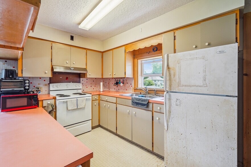 More Photos Of 920 High St, Grinnell Apartments For Sale