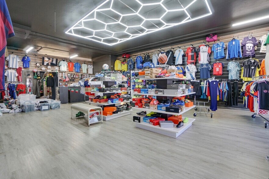 More Photos Of 11850 Hawthorne Blvd, Hawthorne Storefront Retail Residential For Sale