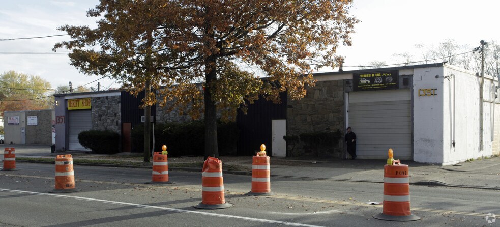 More Photos Of 1351-1357 Straight Path Rd, Wyandanch Warehouse For Lease