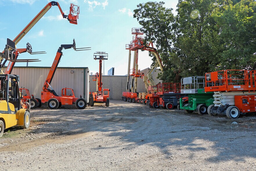 More Photos Of 2338-2354 Joe Field Rd, Dallas Industrial For Lease