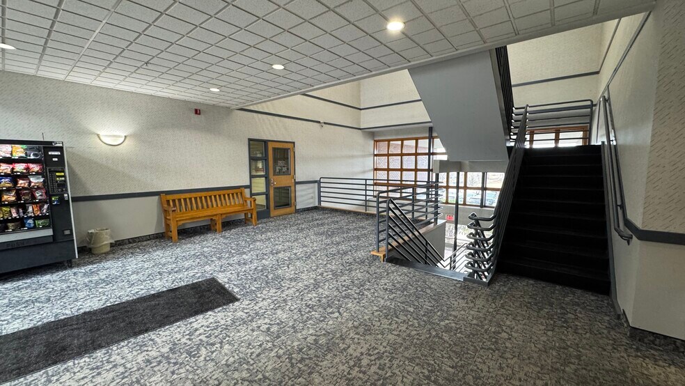 More Photos Of 2925 William Penn Hwy, Easton Office For Lease