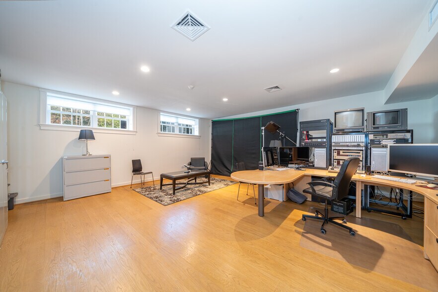 More Photos Of 117 Pondfield Rd, Bronxville Freestanding For Sale