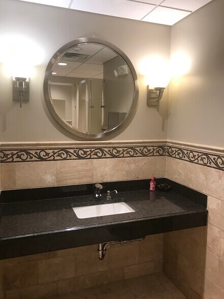 More Photos Of 3590 Hobson Rd, Woodridge Medical For Lease