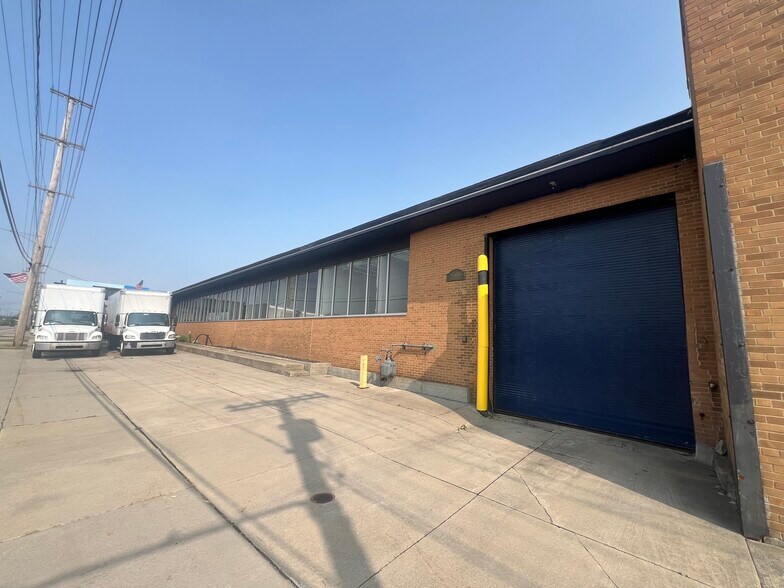 More Photos Of 17600 S Waterloo Rd, Cleveland Manufacturing For Lease