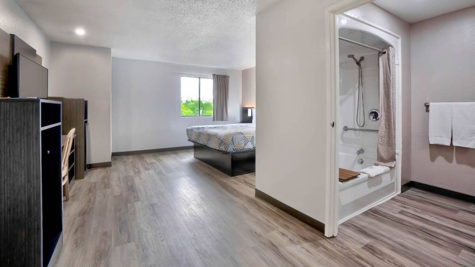 More Photos Of 8601 Benbrook Blvd, Benbrook Hotel For Sale