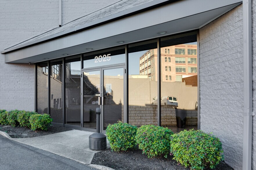 More Photos Of 2025 E Main St, Richmond Office For Lease