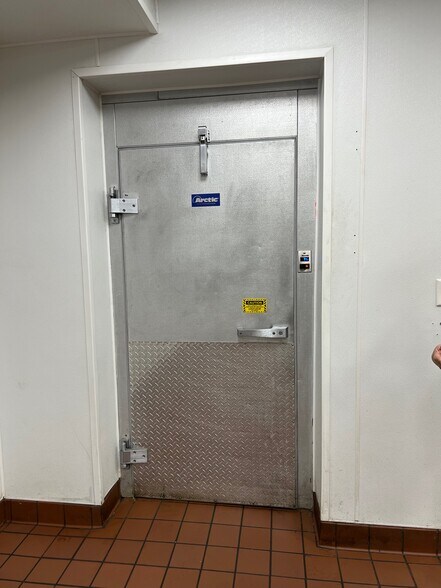 More Photos Of 10811 NE 23rd St, Spencer Restaurant For Lease