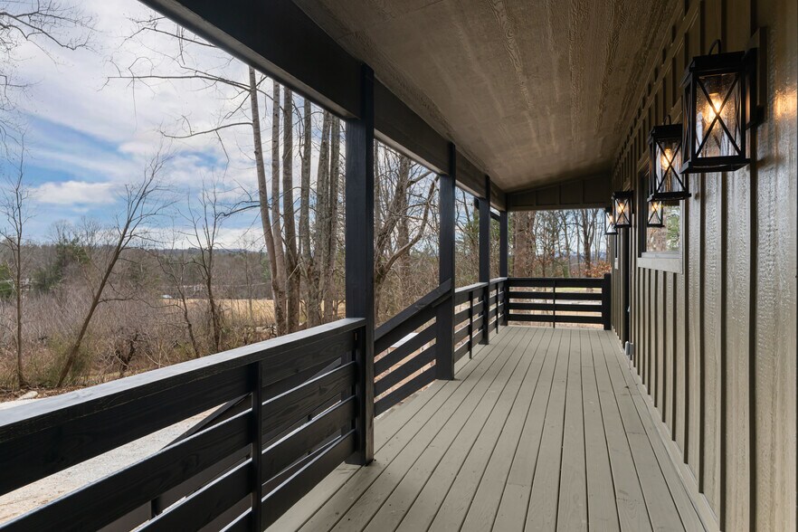 More Photos Of 153 Hackleburg Ln, Hendersonville Multifamily For Sale