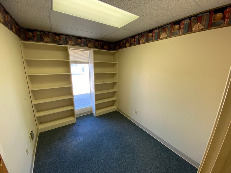 More Photos Of 605 Avalon Dr, Seagoville Medical For Lease
