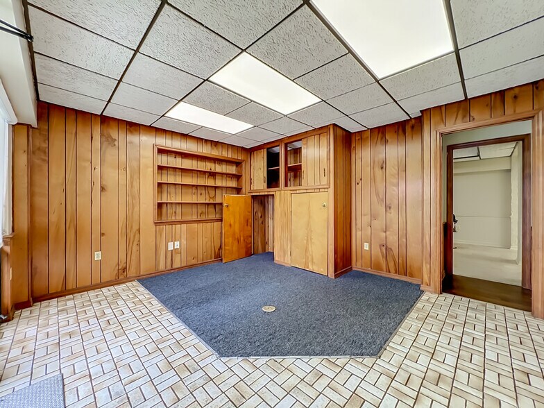 More Photos Of 180 S County Road 427, Longwood General Retail For Lease