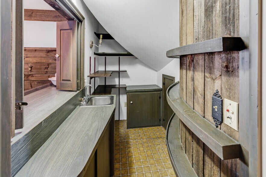 More Photos Of 1445 Catawba Ave, Newfield Service For Sale