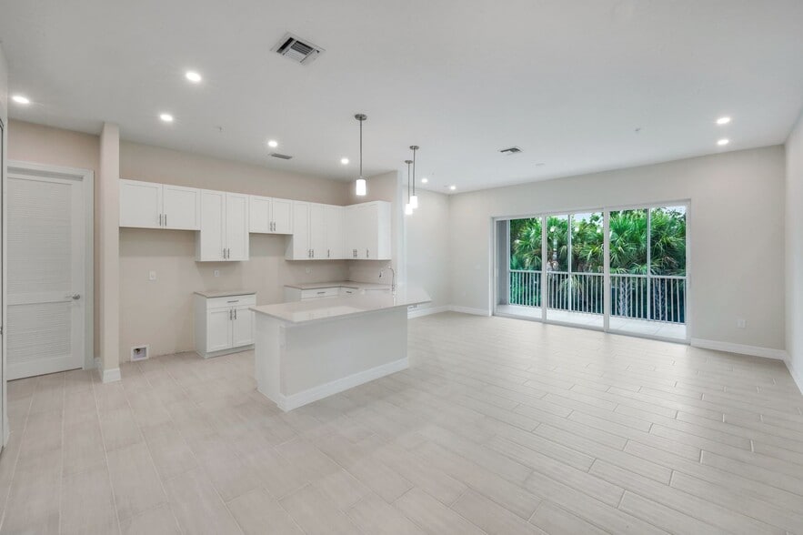 More Photos Of 286 Indies Dr E, Naples Multifamily For Sale