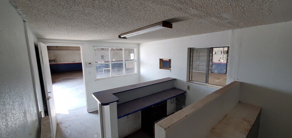 More Photos Of 8322 Alameda Ave, El Paso Auto Repair For Lease