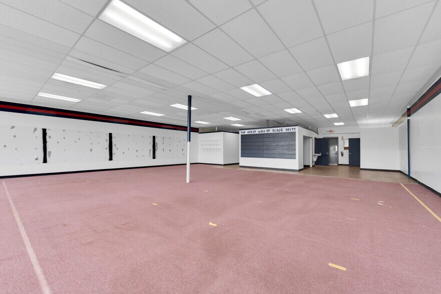 More Photos Of 23753 Van Born Rd, Taylor Freestanding For Lease