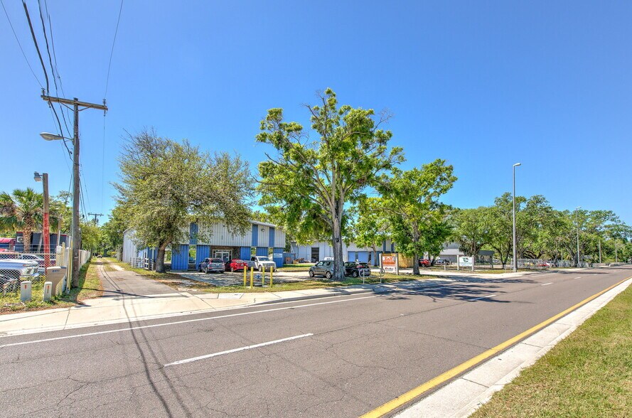 More Photos Of 5921 Causeway Blvd, Tampa Flex For Sale