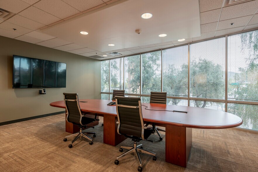 More Photos Of 10400 N 25th Ave, Phoenix Office For Sale