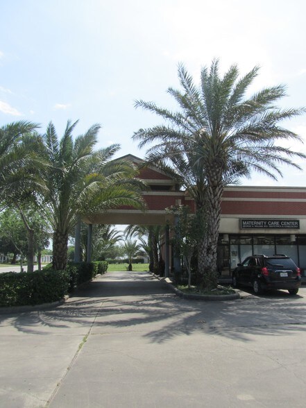 More Photos Of 1205-1211 W Austin St, Port Lavaca Office For Sale
