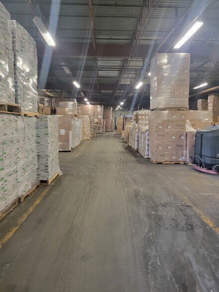 More Photos Of 32 Chestnut St, Farmingdale Warehouse For Lease