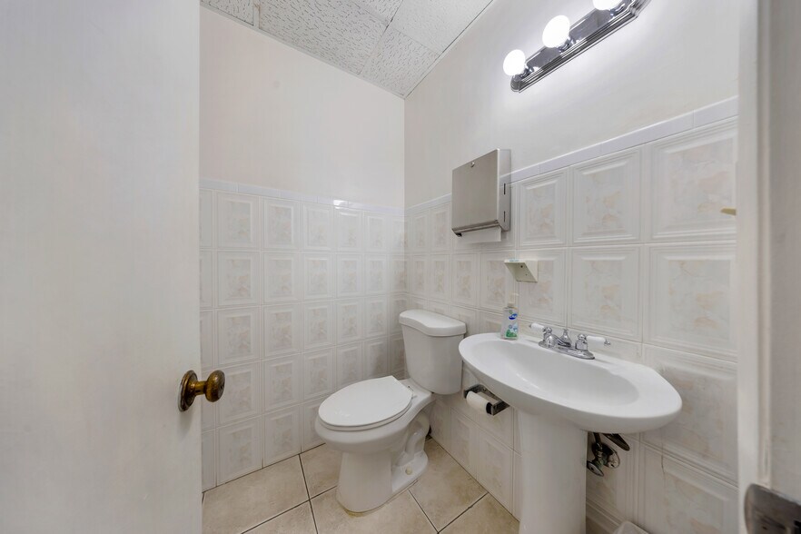 More Photos Of 9765 SW 184th St, Miami Office For Sale