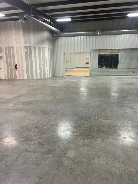 More Photos Of 10100 Hicks Field Rd, Fort Worth Warehouse For Sale