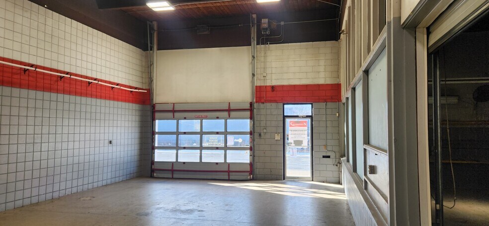 More Photos Of 233 Turnpike Rd, Westborough Freestanding For Lease