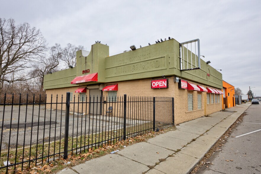 More Photos Of 19953 Conant St, Detroit Medical For Sale