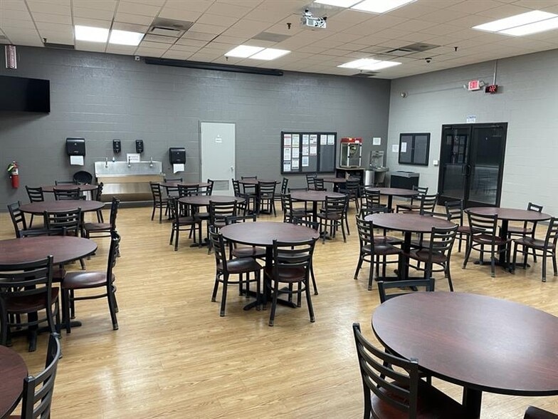 More Photos Of 5752 Industrial Park Rd, Winona Manufacturing For Lease