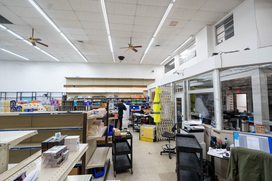 More Photos Of 3500 NW 17th Ave, Miami Storefront Retail Office For Lease