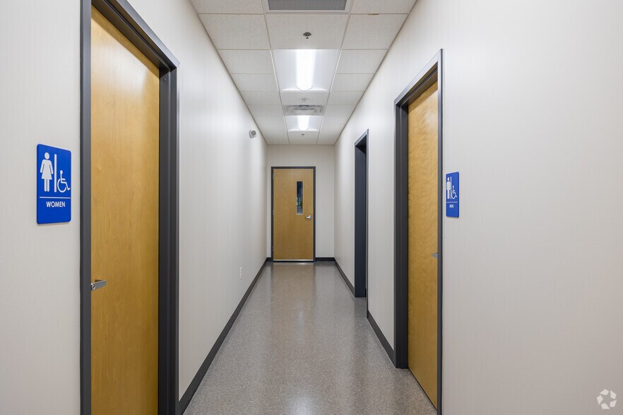 More Photos Of 7995 Bowen Road, Palmetto Distribution For Lease