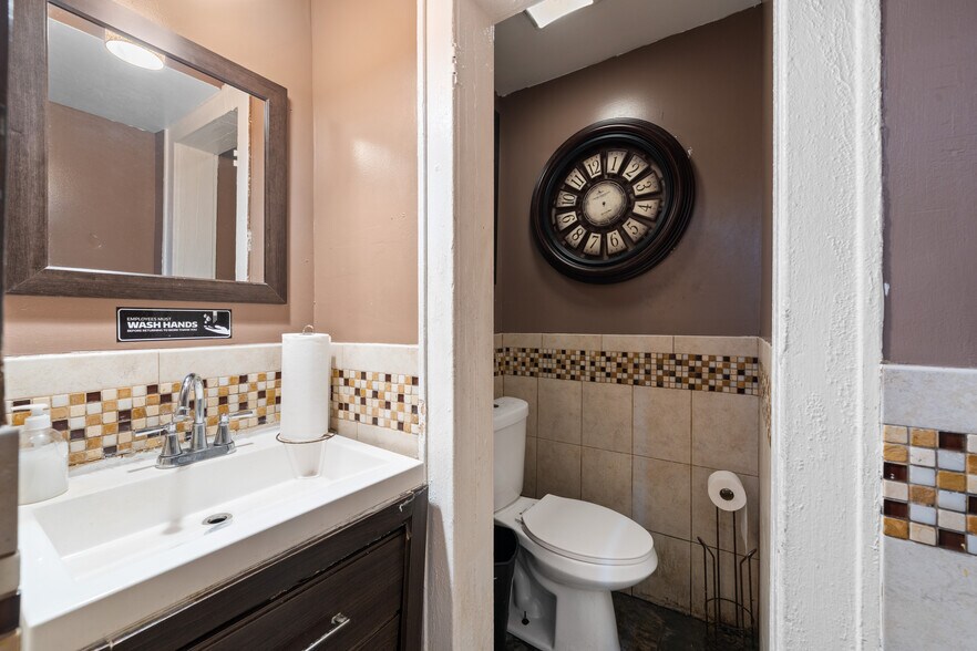 More Photos Of 1553-1555 Summit Ave, Hillside Storefront For Sale