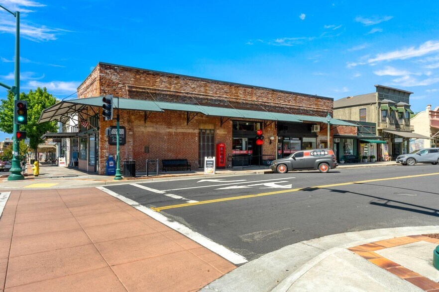 More Photos Of 505-678 Lincoln Blvd, Lincoln Storefront For Sale