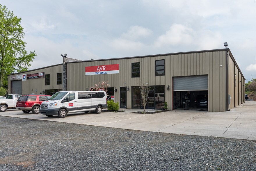 More Photos Of 4901 Wilkinson Blvd, Charlotte Warehouse For Sale