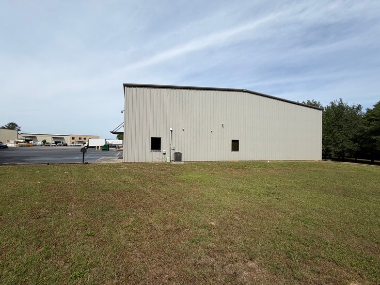More Photos Of 2785 MacMae Dr, Mobile Warehouse For Lease