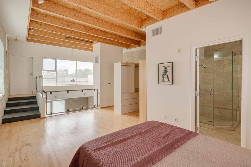 More Photos Of 717-743 N Highland Ave, Los Angeles Flex For Sale