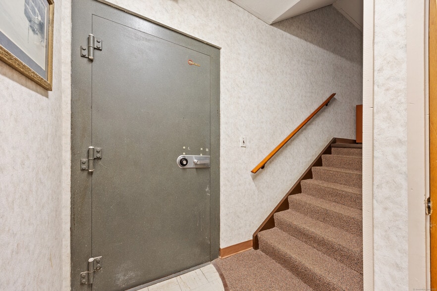 More Photos Of 350 S Main St, Cheshire Medical For Sale