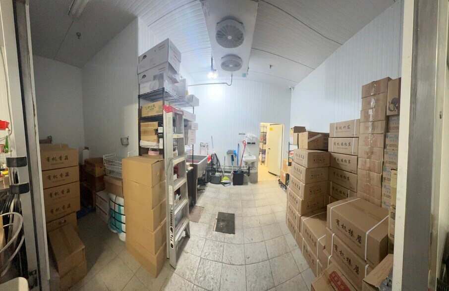 More Photos Of 21 Fairburn Dr, Markham Light Distribution For Sale