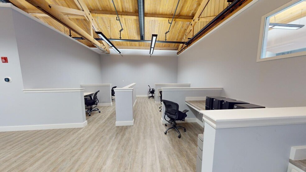 More Photos Of 101 S 1st St, West Dundee Loft Creative Space For Lease