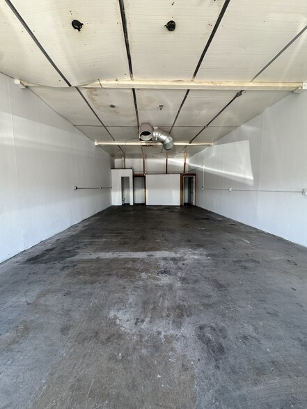 More Photos Of 2302-2320 Cabrera Ave, San Bernardino Service For Lease