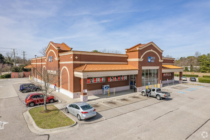 Primary Photo Of 2460 George Washington Memorial Hwy, Hayes Drugstore For Lease