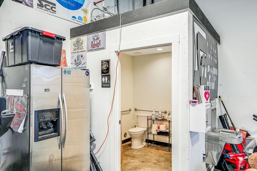 More Photos Of 403 Lewis St, Silverton Health Club For Sale