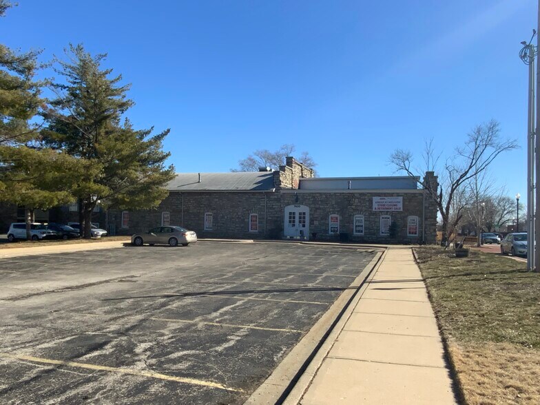 More Photos Of 7400 W 79th St, Overland Park Freestanding For Lease